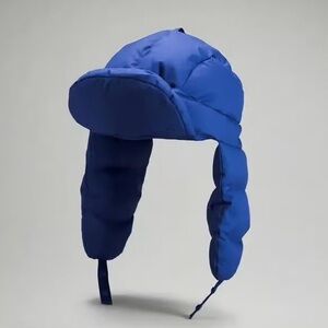 Lululemon Wunder Puff trapper hat. 💙